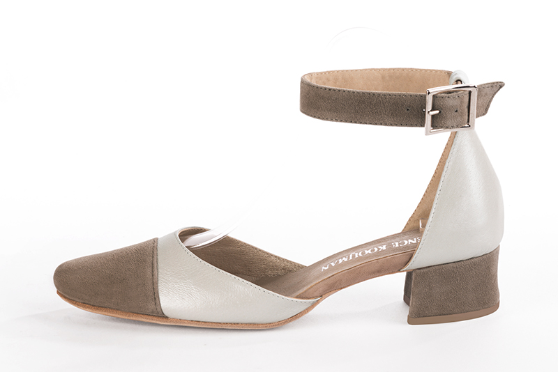 Tan beige and pure white women's open side shoes, with a strap around the ankle. Round toe. Low flare heels. Profile view - Florence KOOIJMAN